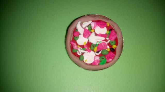 Broche pizza miniatura arcilla