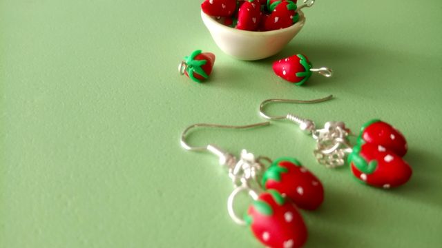 pendientes de frutas con dos fresas frutas