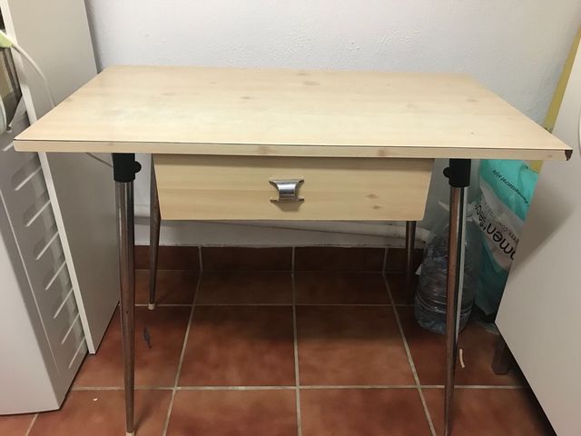 Mesa cocina vintage de segunda mano por 45 € en Granada en WALLAPOP Mesa cocina vintage de segunda mano por 45 € en Granada en WALLAPOP