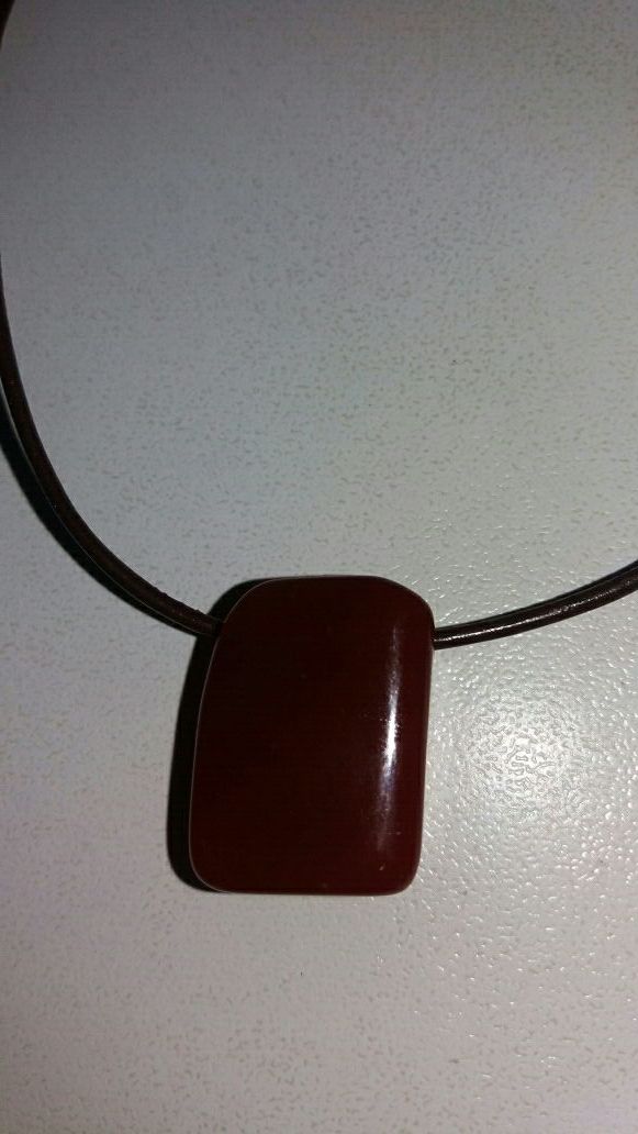 Colgante Ágata con cinta de cuero marrón