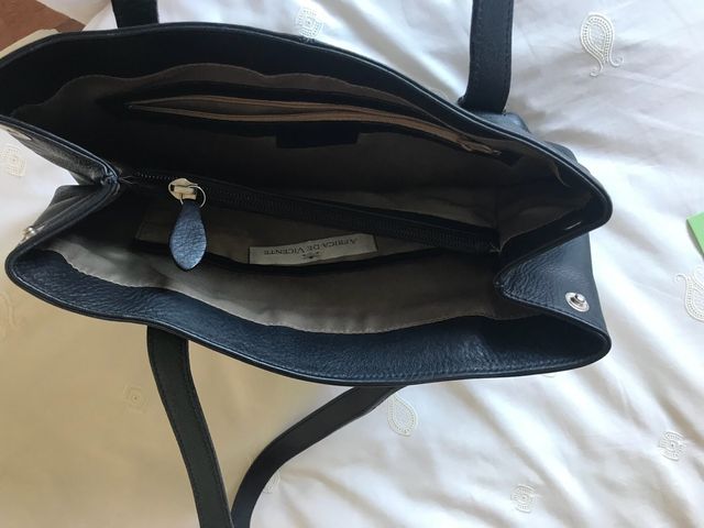 Bolso azul marino de piel