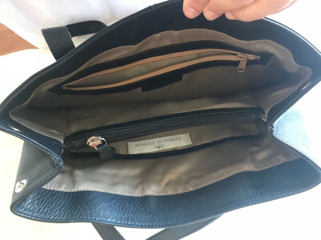 Bolso azul marino de piel