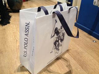 BOLSA REGALO US POLO ASSN COM de segunda mano por 6 EUR en Barcelona en  WALLAPOP