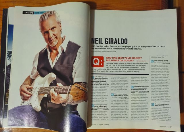 Beatles: Revista Guitar World Diciembre 2012.   --