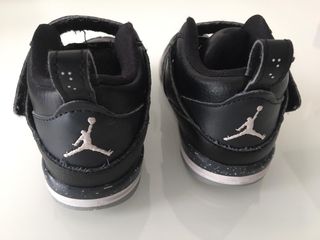 Zapatillas JORDAN FLIGHT 45 BT Negras de segunda mano por 60 EUR en Logroño  en WALLAPOP