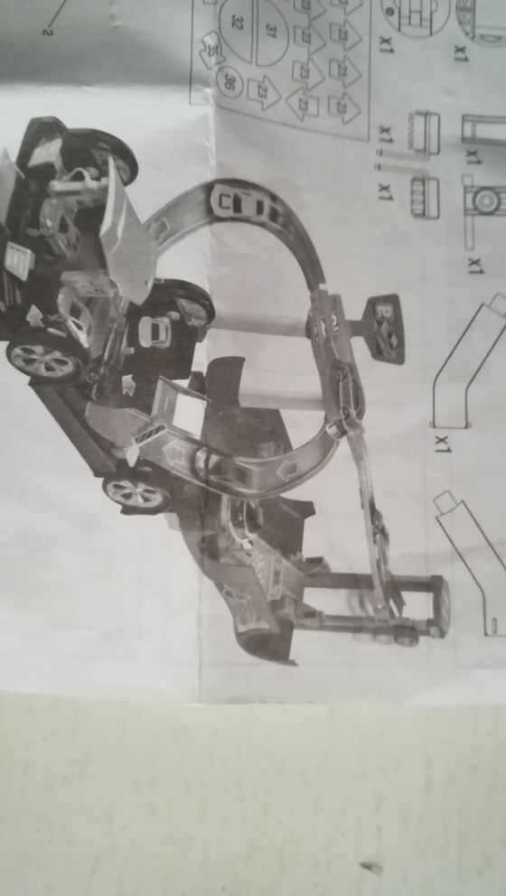 Coche transformable en pista.