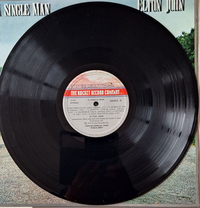 VINILO DE ELTON JOHN