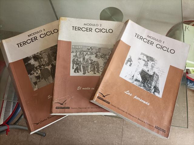 libros de la escuela de adultos de Burgos.