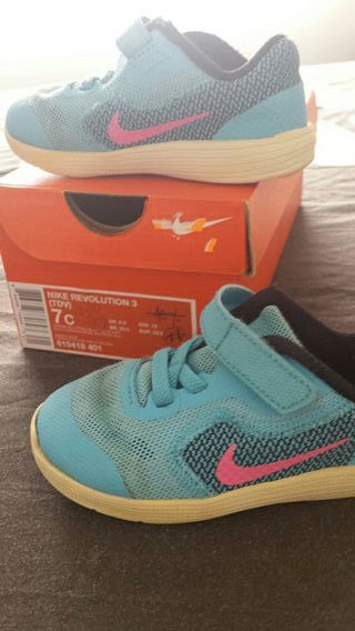 Zapatillas NIKE talla 23,5 de segunda mano por 10 EUR en San Agustín del  Guadalix en WALLAPOP