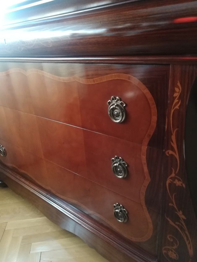 Aparador Clásico de Salón