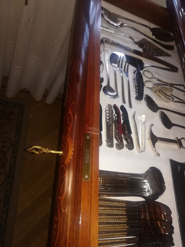 Aparador Clásico de Salón