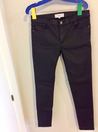 Pantalones encerados Mango de segunda mano por 20 EUR en Santander en  WALLAPOP