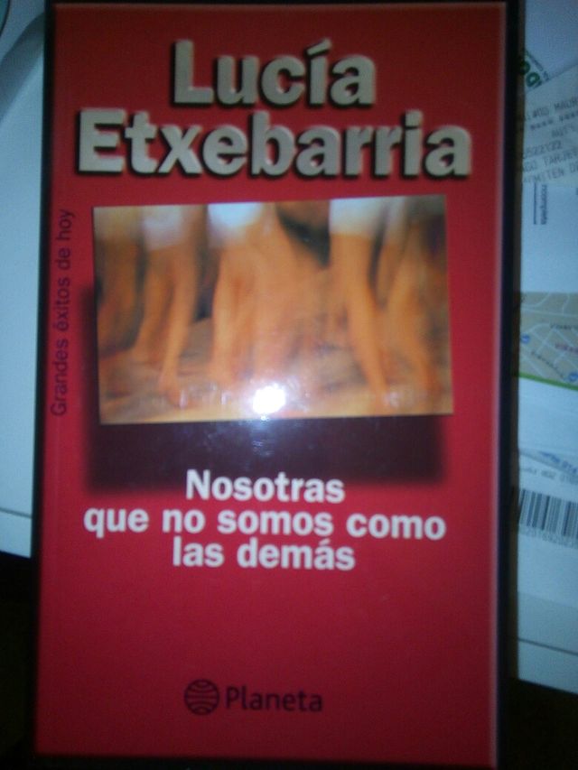 Dos libros Terenci Moix y Lucia Etxebarria