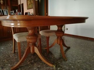 Mesa comedor ovalada de segunda mano en Barcelona en WALLAPOP