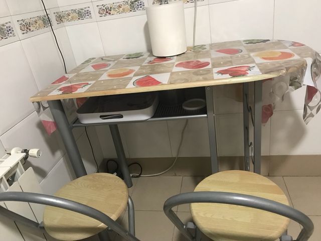Set de Mesa/Bar cocina 106x60x87 con 2 taburetes de segunda mano por ... Set de Mesa/Bar cocina 106x60x87 con 2 taburetes de segunda mano por ...
