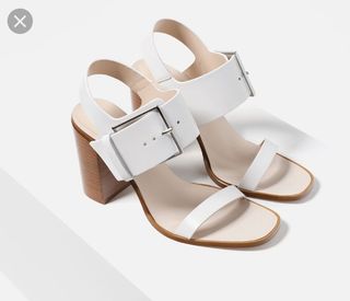 Sandalia tacón blancas de Zara de segunda mano por 15 EUR en Sevilla en  WALLAPOP