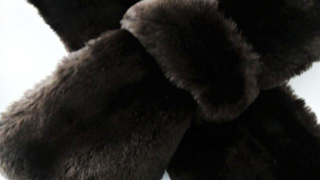 Cuello de pelo sintético