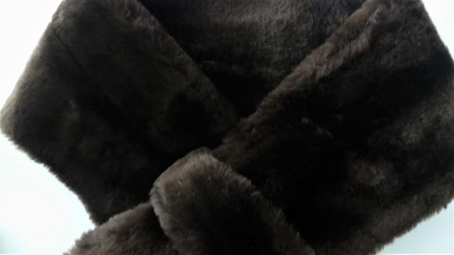 Cuello de pelo sintético