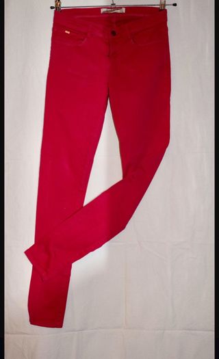 Pantalón vaquero rosa mujer Zara de segunda mano por 6,5 EUR en Coslada en  WALLAPOP