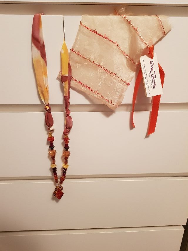 collar nuevo. Se vende en centro artesanía a 35eu