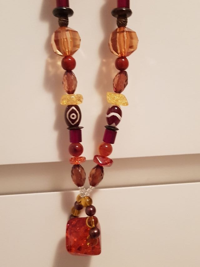 collar nuevo. Se vende en centro artesanía a 35eu