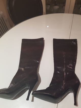 Botas efecto serpiente zara n37 nuevas 55e de segunda mano por 55 EUR en  Guadalix de la Sierra en WALLAPOP
