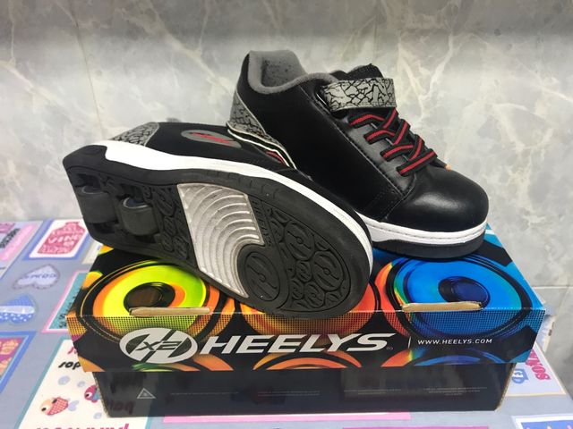 Deportivas de ruedas HEELYS.