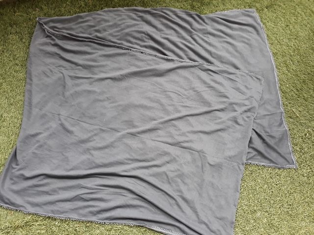 Pañuelo / foulard gris