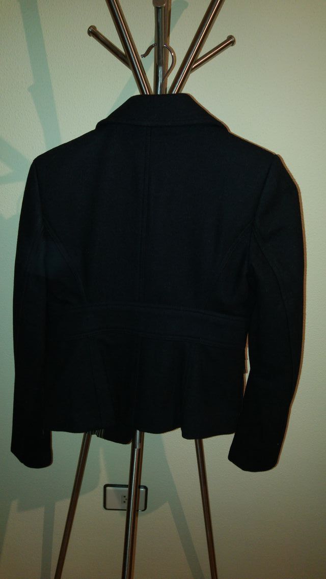 Abrigo chaqueta corto de Zara en talla S