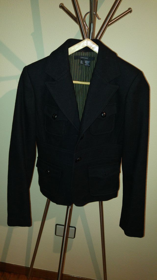 Abrigo chaqueta corto de Zara en talla S