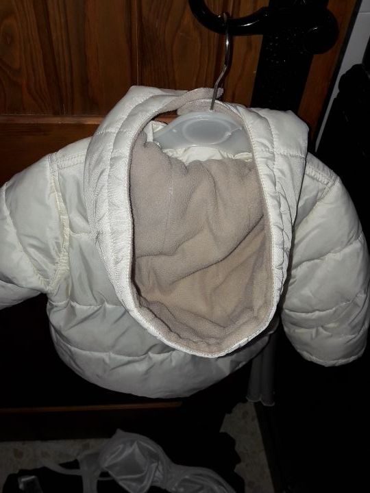 vendo abrigo 18 meses dombi beige