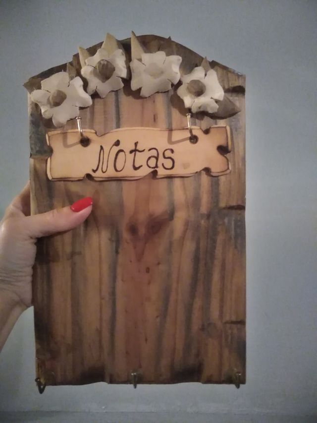 COLGADOR DE LLAVES Y NOTAS