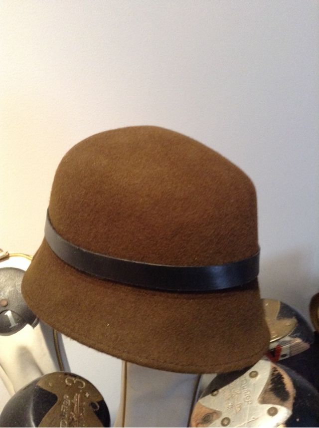 Gorro de paño duro marron