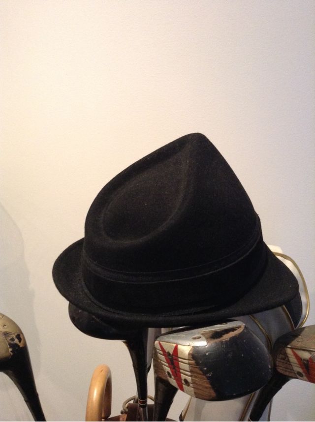 Gorro negro de lana.