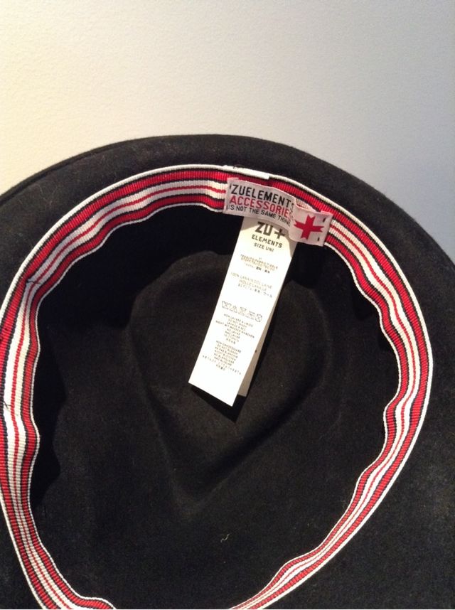 Gorro negro de lana.