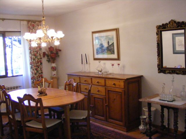 Comedor provenzal pino (aparador, mesa, 6 sillas) de segunda mano ... Comedor provenzal pino (aparador, mesa, 6 sillas) de segunda mano ...