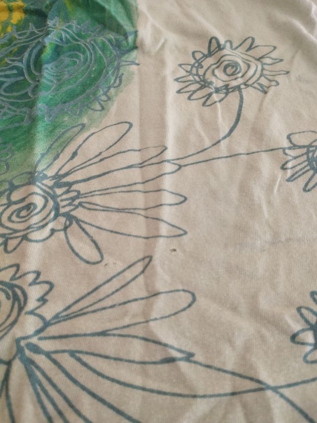 T-shirt da donna a manica corta. Diseguale