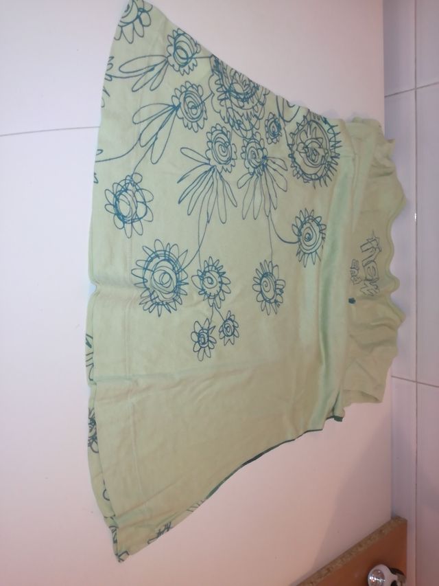 T-shirt da donna a manica corta. Diseguale