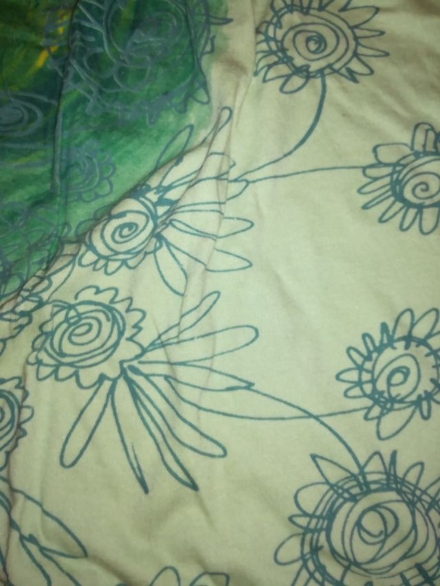 T-shirt da donna a manica corta. Diseguale