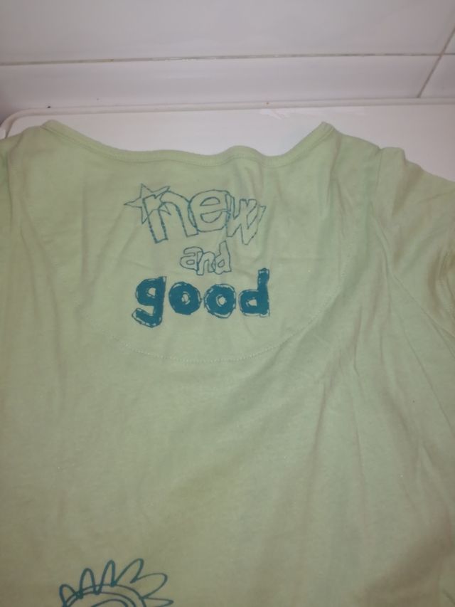 T-shirt da donna a manica corta. Diseguale