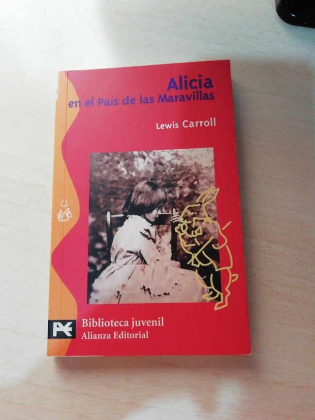 Libro "Alicia en el país de las maravillas"