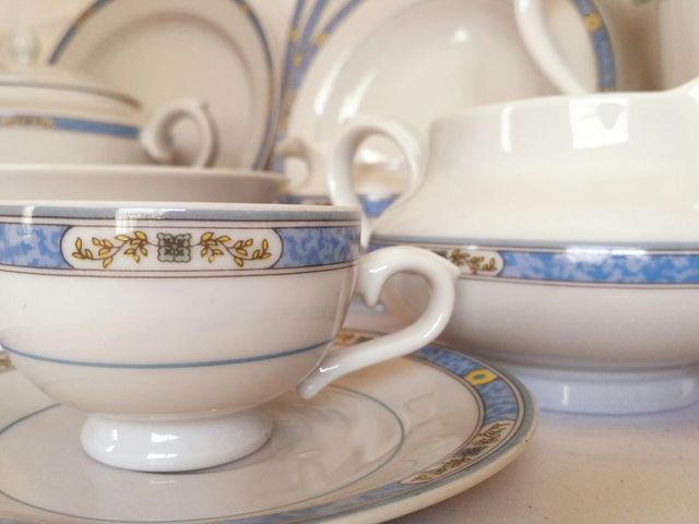 Vajilla completa de doce servicios.