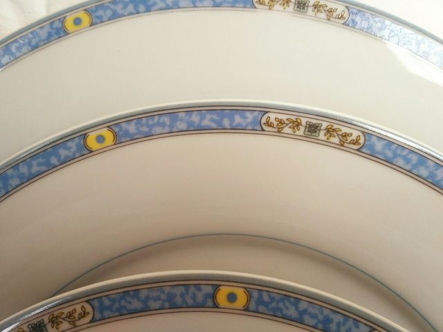 Vajilla completa de doce servicios.