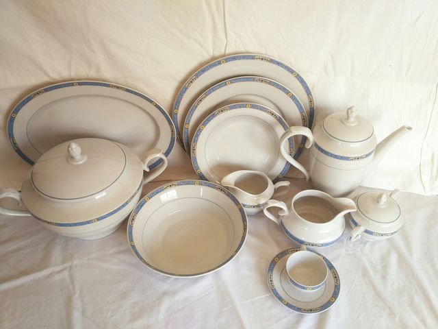 Vajilla completa de doce servicios.