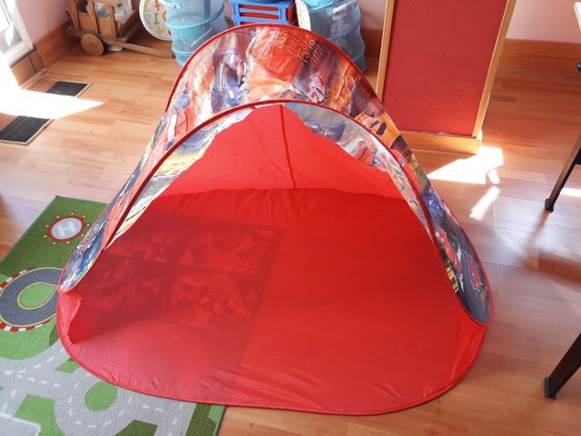 Tienda de juego/playa "Cars" nueva.