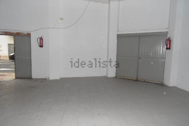 Bajo haciendo esquina con gran altura