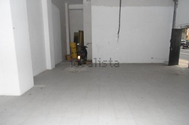 Bajo haciendo esquina con gran altura