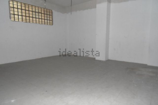 Bajo haciendo esquina con gran altura