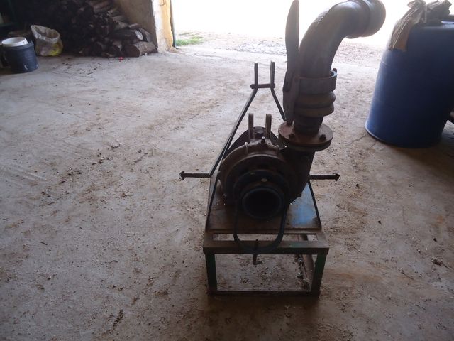 Bomba de riego y manguera