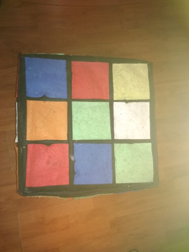 puf cubo de Rubik.